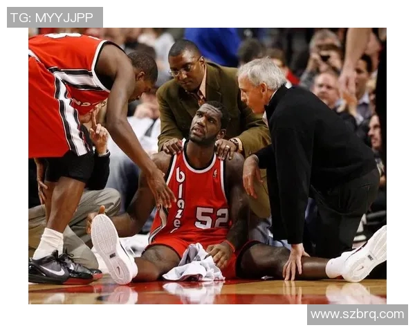 篮网与小牛队激战正酣球星对决引发球迷热议与期待